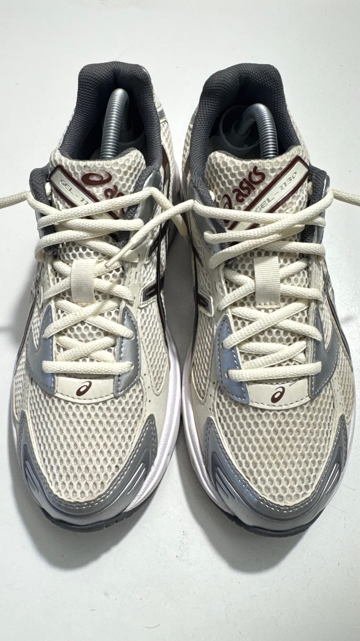 Dezelfde ASICS hardloopschoenen na de behandeling